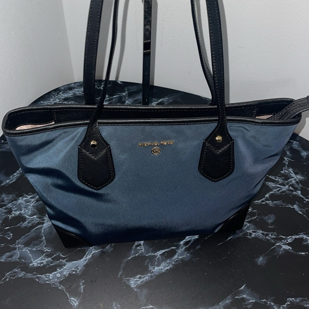 MICHAEL KORS Eva Top Zip Tote Nylon Bag Navy Gold Hardware AUTHENTIC - Picture 11 of 15